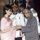 Shobhana Bhartia receiving the Padma Shri from former president APJ Abdul Kalam.